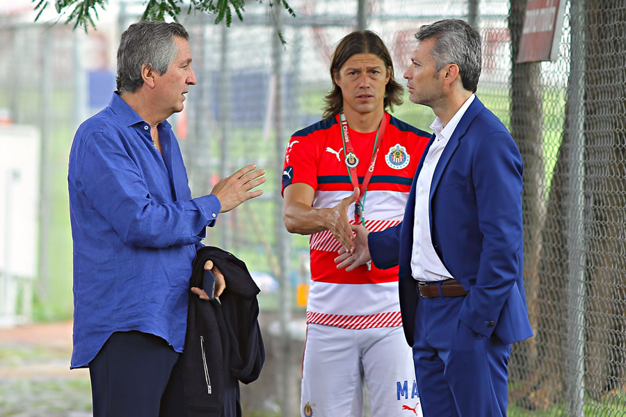José Luis Higuera, Jorge Vergara (QEPD) y Matías Almeyda en Chivas. (Foto: Imago7)
