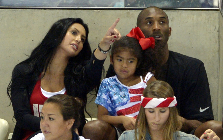 Vanessa, Gianna y Kobe Bryant en 2012.