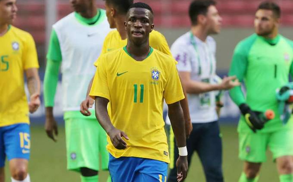 Vinicius Junior pinta para encabezar la lista de su selección con 19 años. (AFP)