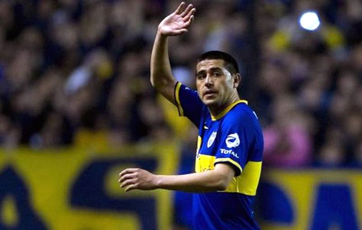 "Invente, Román, invente". Riquelme, el último gran 10, estuvo con Boca Juniors de 1996 al 2002 y del 2007 al 2014.