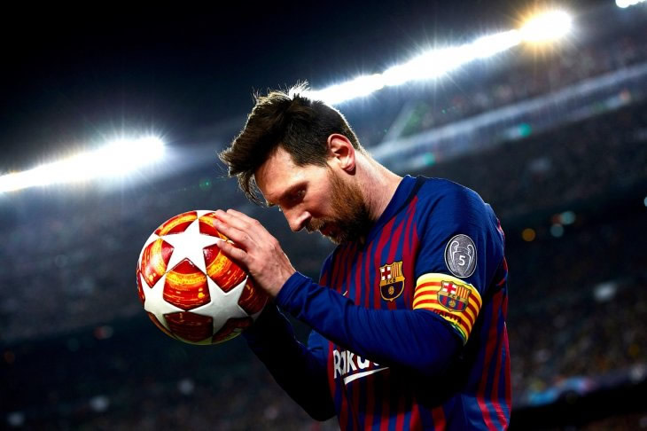 "D10S" vive en Barcelona desde su primer día en el futbol. Lionel Messi debutó en 2003 con los Culés y les sigue siendo fiel.