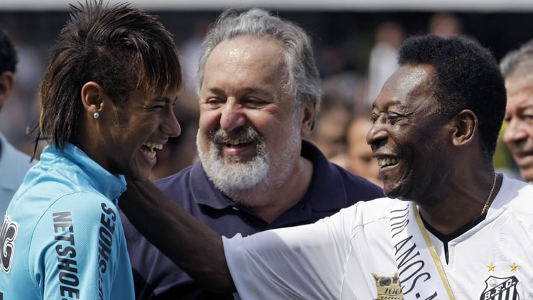 El mítico Pelé es el referente histórico del Santos de Brasil, en donde jugó entre 1956 y 1974.