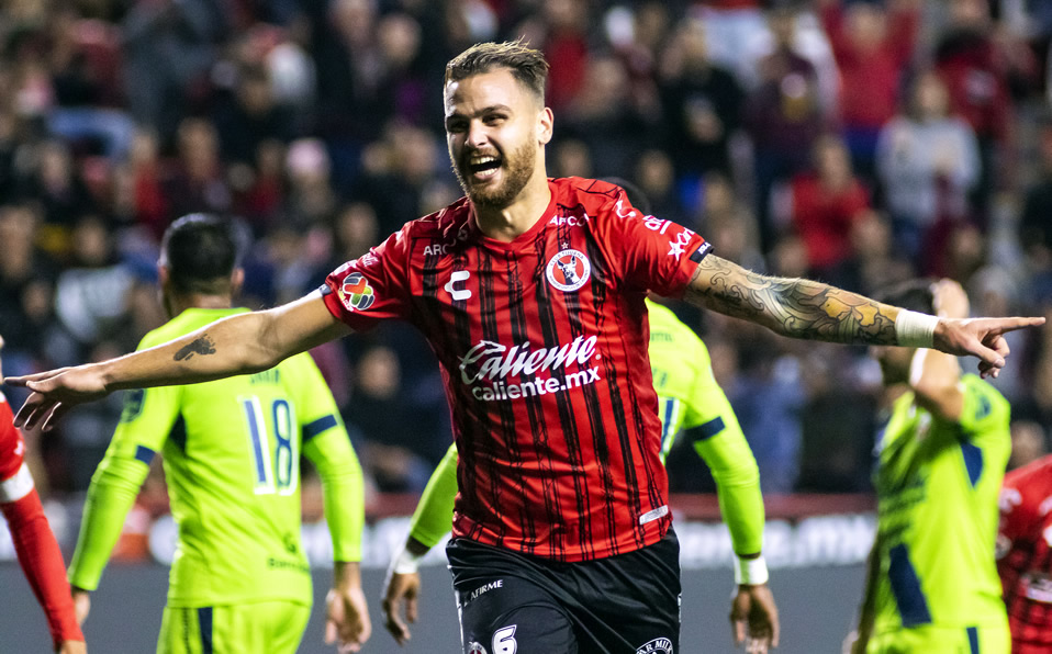 Leandro González celebró así su gol frente a Morelia. (Foto: Imago7)