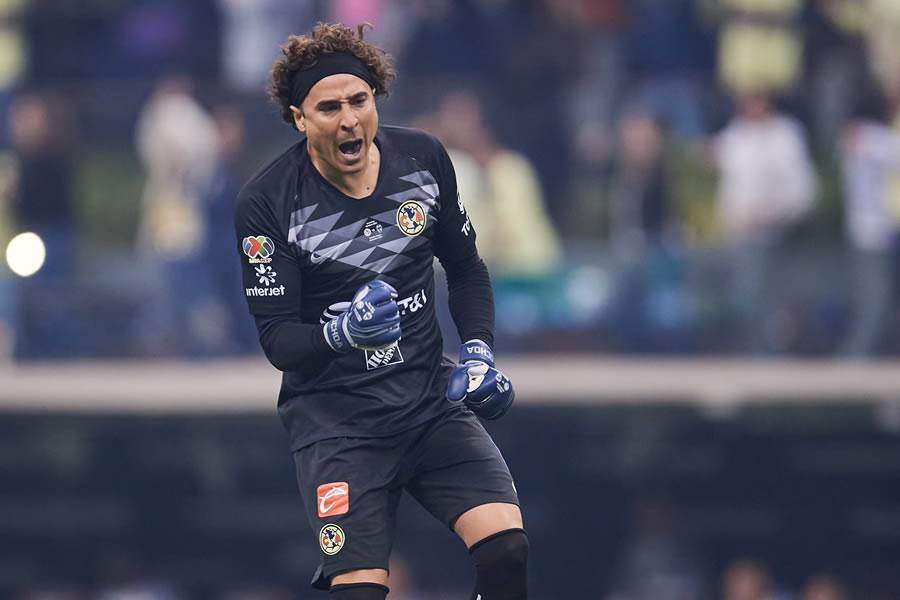 Ochoa festeja de forma eufórica una anotación de las Águilas. FOTO: Imago7.