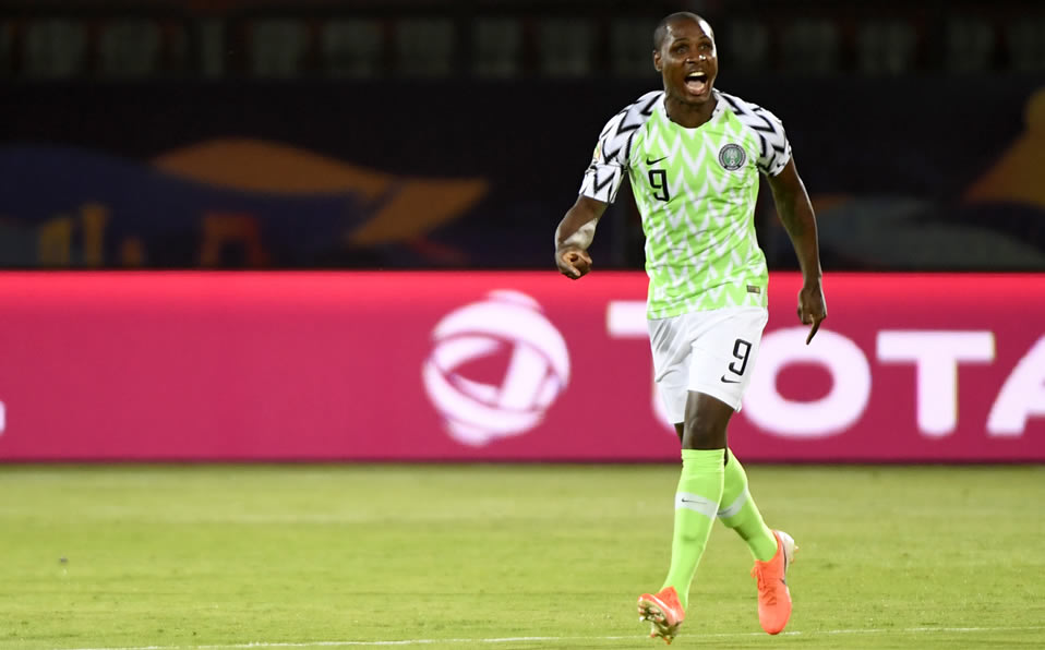 Odin Ighalo noha ingresado al centro de entrenamiento del Manchester United en Carrington. Foto: AFP