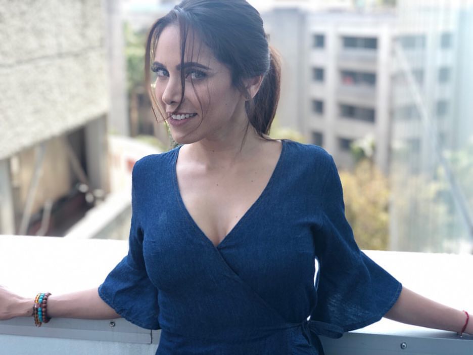 A continuación, algunas fotografías de la bella periodista Rosy Martell, quien se fue de Fox Sports para llegar a Miami.