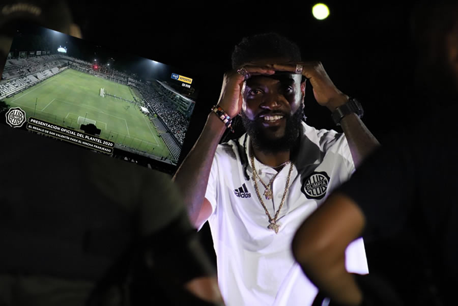 Emmanuel Adebayor ya conoció el Estadio Estadio Manuel Ferreira, casa del Olimpia. FOTO: @elClubOlimpia