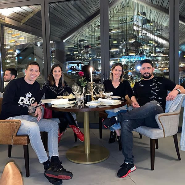 Marchesín tuvo una cena con su esposa y amigos.