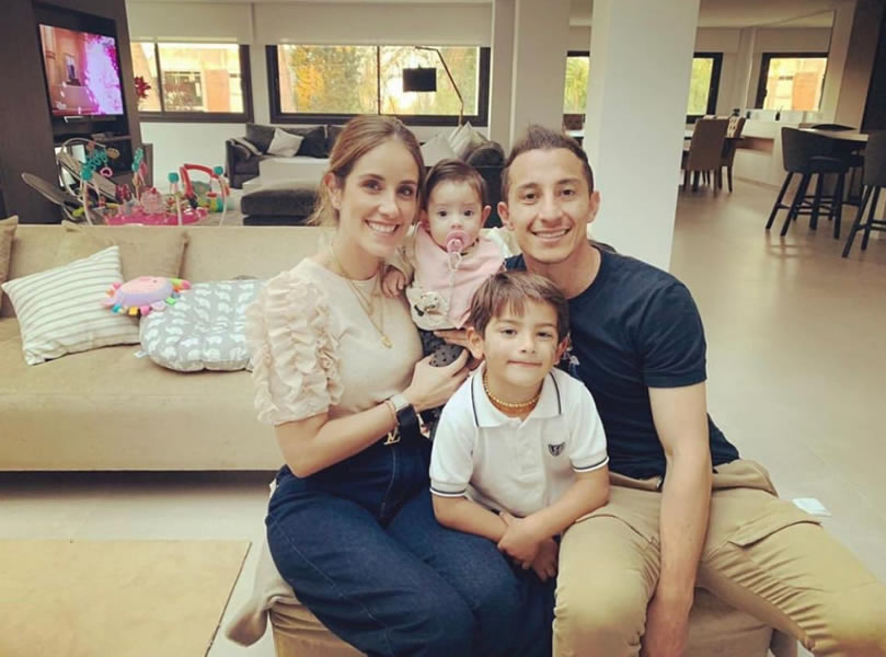 Andrés Guardado la pasó al lado de su familia en Sevilla.