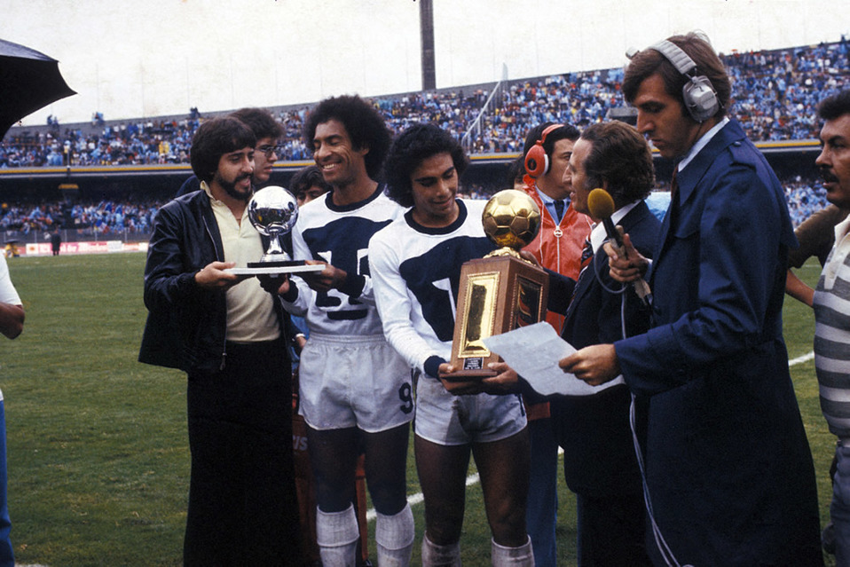 Hugo Sánchez y Cabinho en Pumas. (Foto: Mexsport)