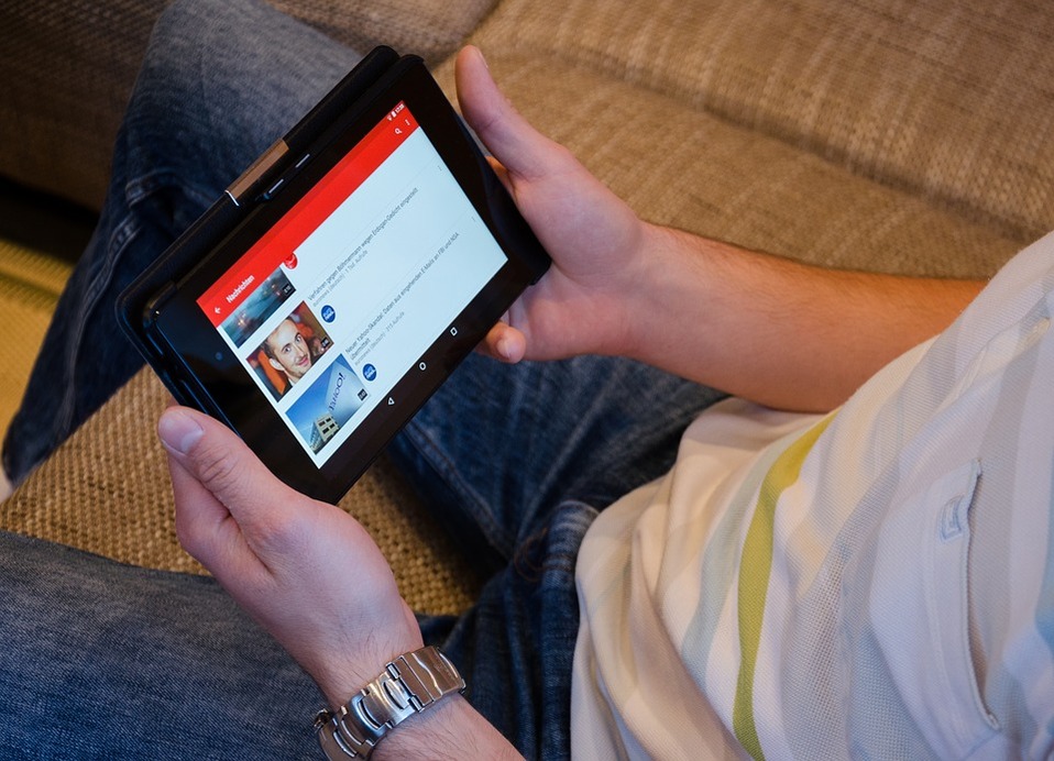 La idea es que a través de una suscripción a YouTube los usuarios puedan acceder al contenido de Netflix y HBO.