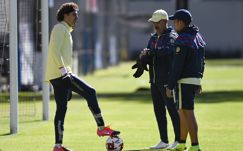 Ochoa ha trabajado en los entrenamientos de América. Foto: Imago7