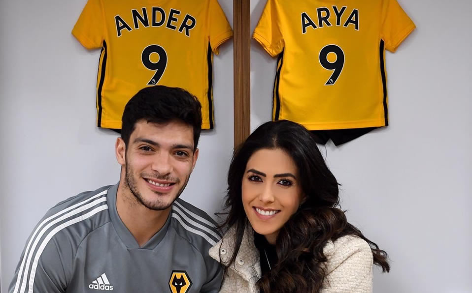 Raúl Jiménez y su esposa Daniela Basso, felices con la decisión del nombre de su futuro hijo. Foto: @danielabassom