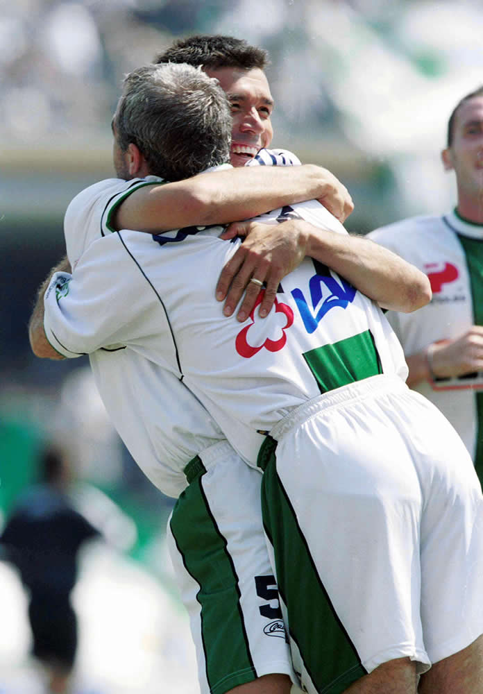 Rodrigo Ruiz y Jared Borgetti. (Foto: Mexsport)