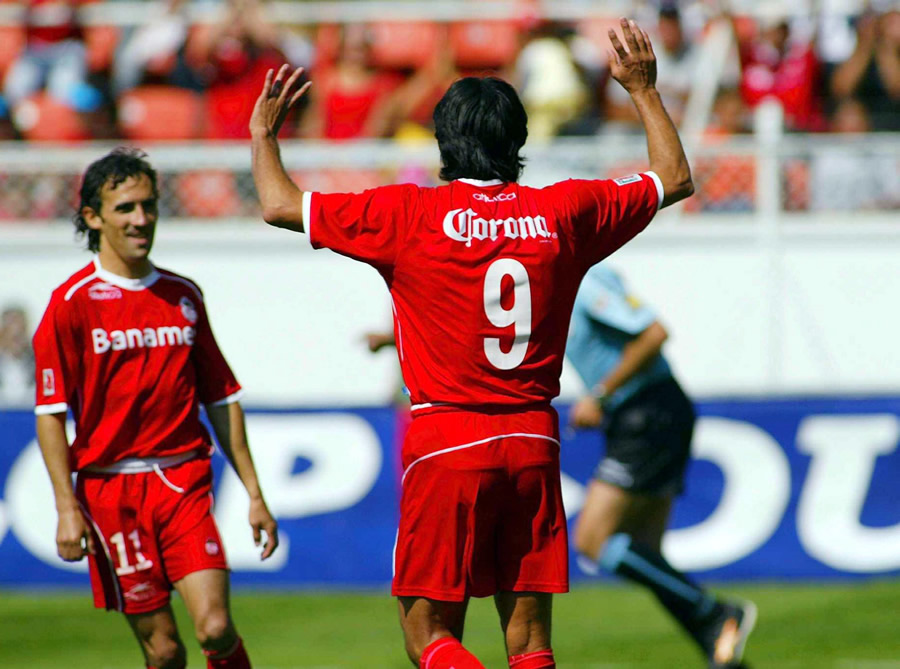Vicente Sánchez y José Saturnino Cardozo en Toluca. (Foto: Mexsport)