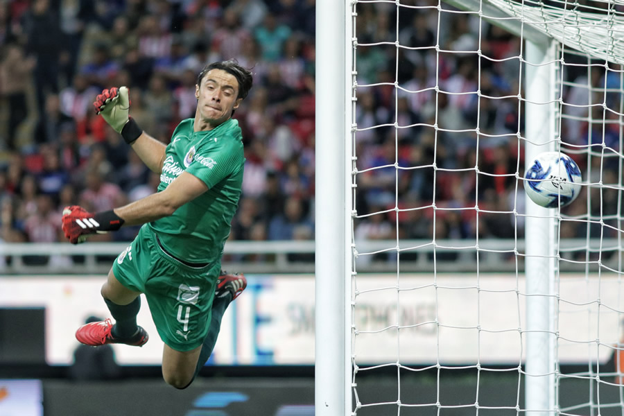 Así se clavó el balón en el gol de Adrián Aldrete. (Foto: Mexsport)