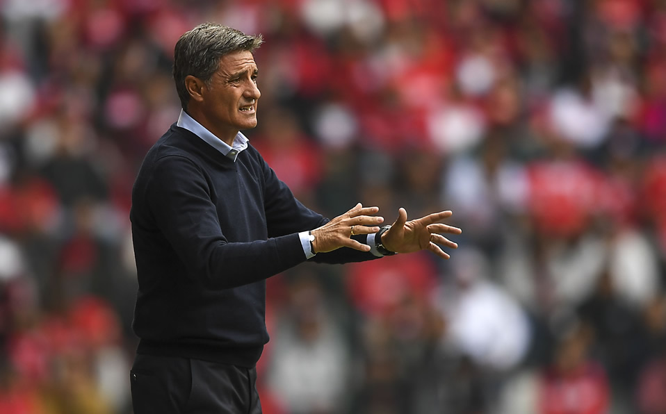 Míchel durante el duelo ante Toluca. (Foto: Imago7)