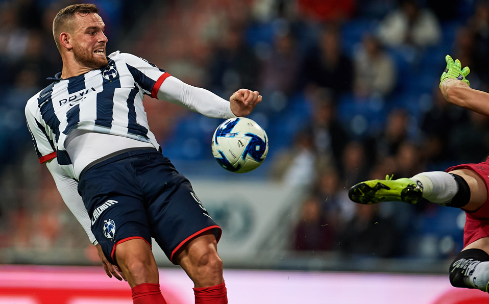 Vincent Janssen anotó al minuto 92 y su gol no contó. (Foto: Mexsport)