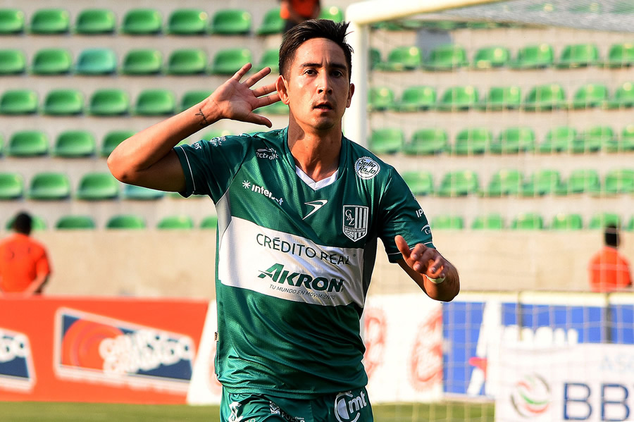 Julián Cardozo le dio el triunfo a Zacatepec sobre Alebrijes. (Foto: Imago7)