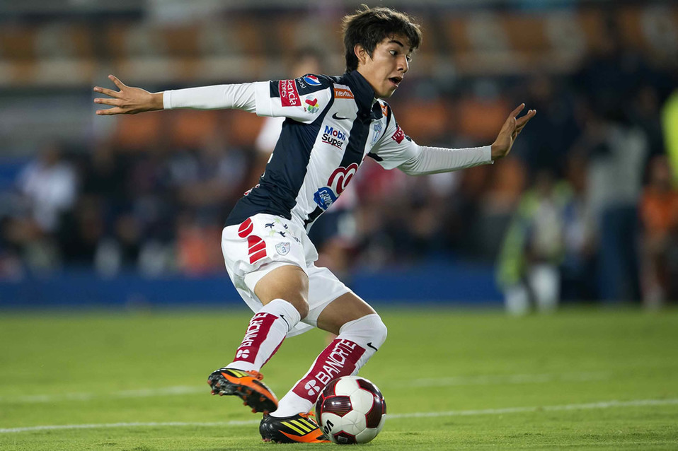 En 2012, con 18 años llega el tan ansiado debut en Primera División (FOTOS: Mexsport, Imago7 e Instagram)