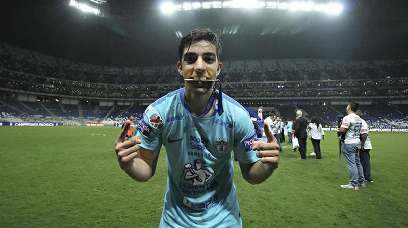 En 2016, ya como un referente del equipo, levanta el título ante Rayados (FOTOS: Mexsport, Imago7 e Instagram)