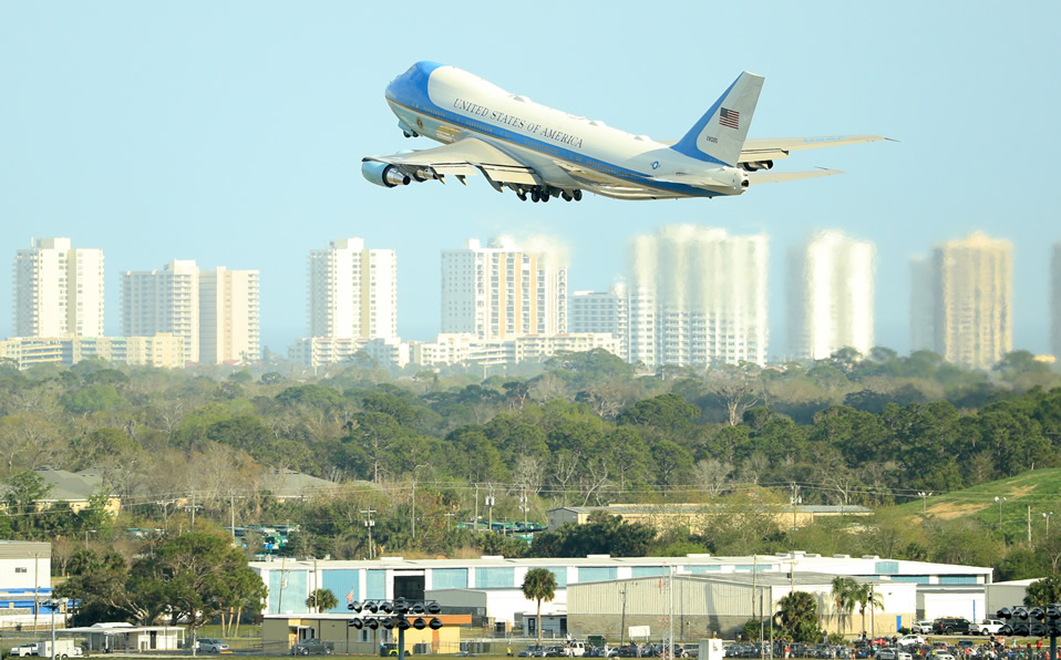 Trump y la Primera Dama llegaron en el Air Force One. (Foto: AFP)