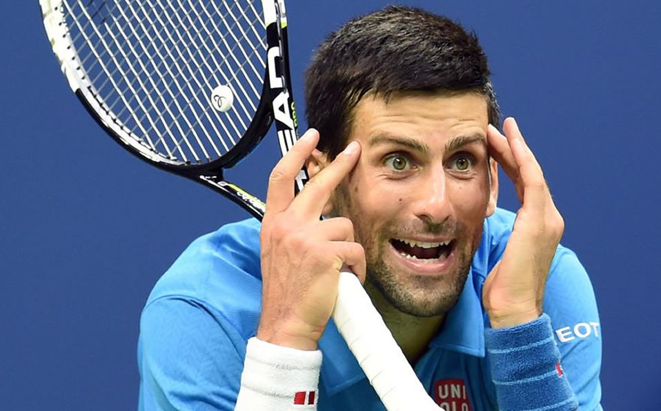 Djokovic muestra su siempre lado amable, ahora jugando en las calles de Belgrado con algunos niños. Foto: AFP