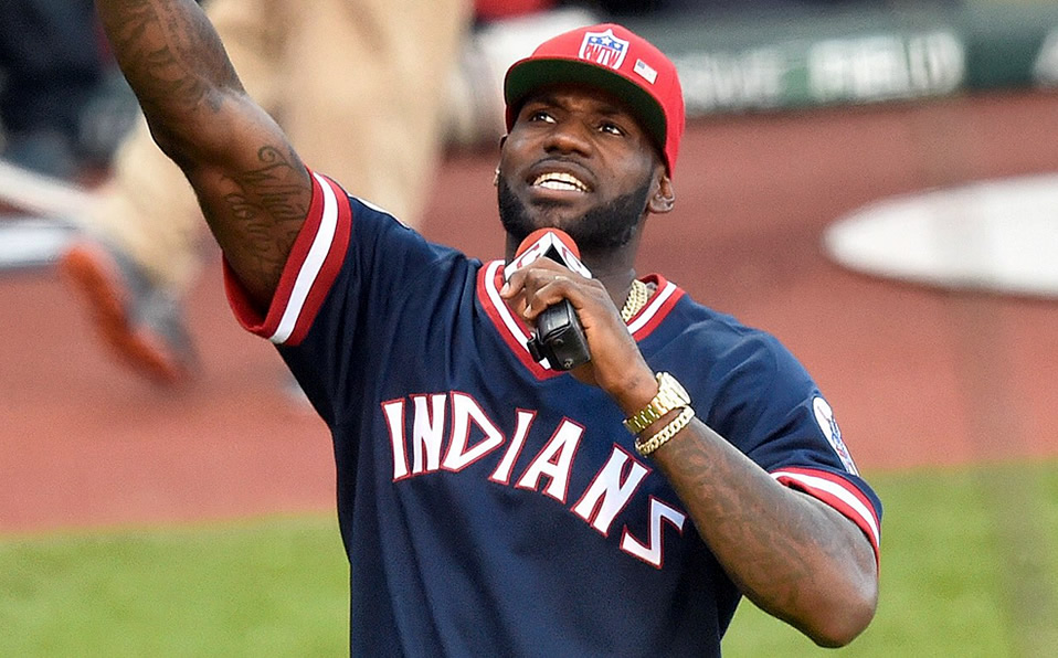 LeBron ha participado en diversos eventos de MLB. (Foto: @FEBeisbol)