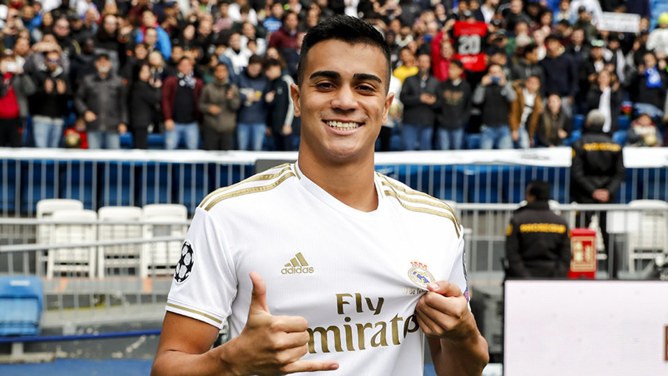 Reinier, sonriente pisando el Bernabéu tras su presentación con el Real Madrid (FOTO: Real Madrid)