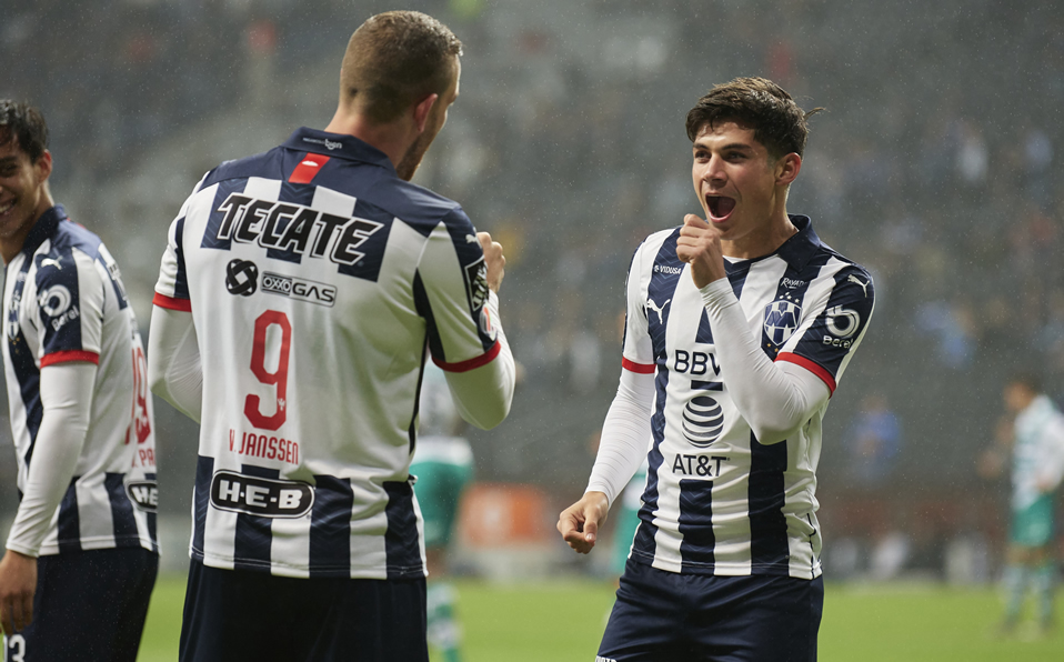 Alvarado anotó al minuto tres y ese gol bastó para eliminar a Santos. (Foto: Mexsport)