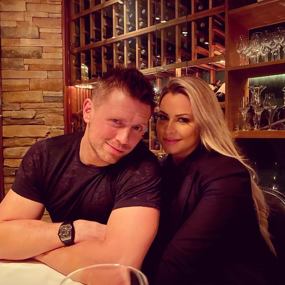 The Miz y Maryse tienen una gran relación y una sólida familia. (Fotos: @marysemizanin y @mikethemiz)