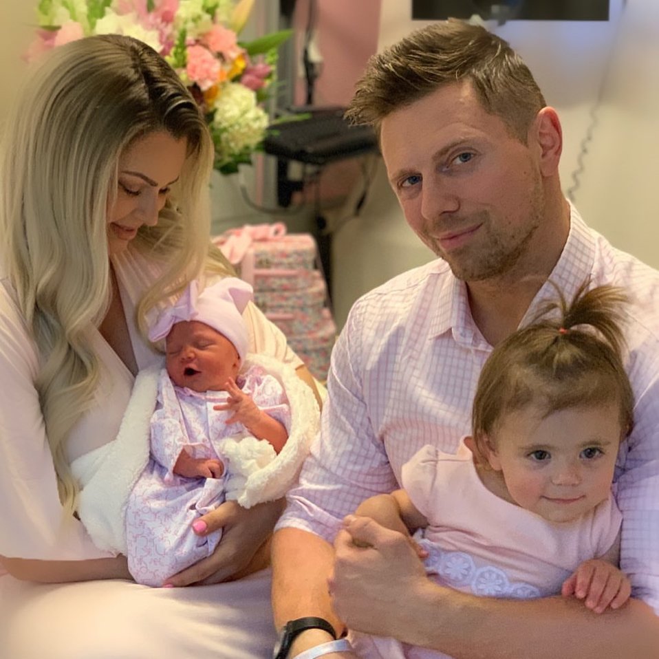 The Miz y Maryse tienen una gran relación y una sólida familia. (Fotos: @marysemizanin y @mikethemiz)