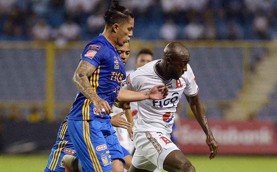 Desmienten que Carlos Salcedo haya llamado 'muerto de hambre' a Blanco (Imago7)