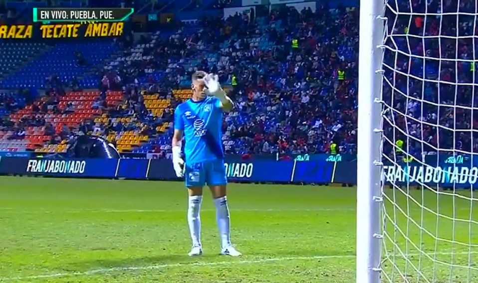 Así fue el extraño ritual de Nicolás Vikonis para proteger su portería