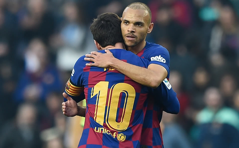 Braithwaite y Messi en el abrazo tras el cuarto gol del argentino. Foto: AFP