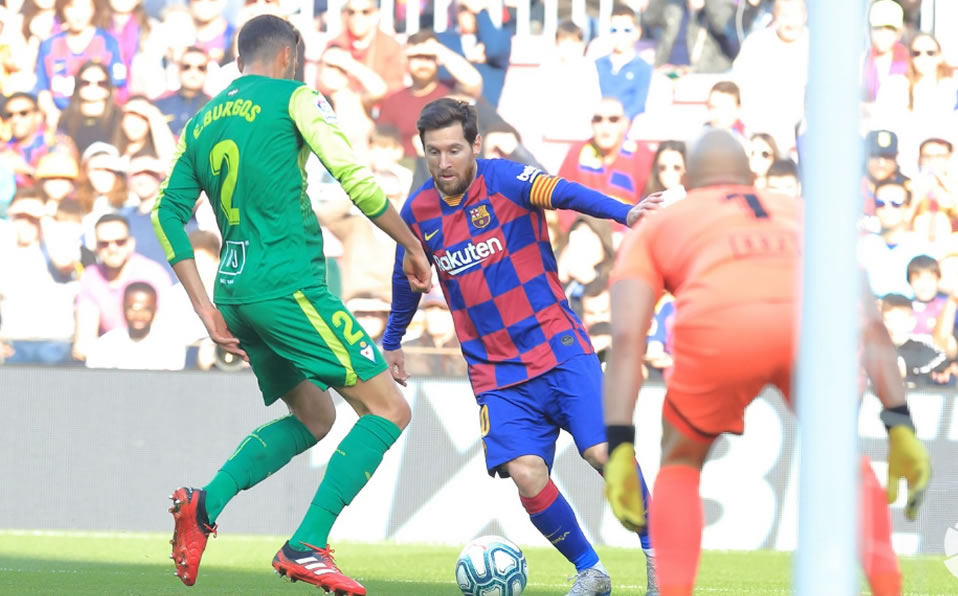 Messi se mandó un gol de fantasía contra el Eibar. (@SDEibar)
