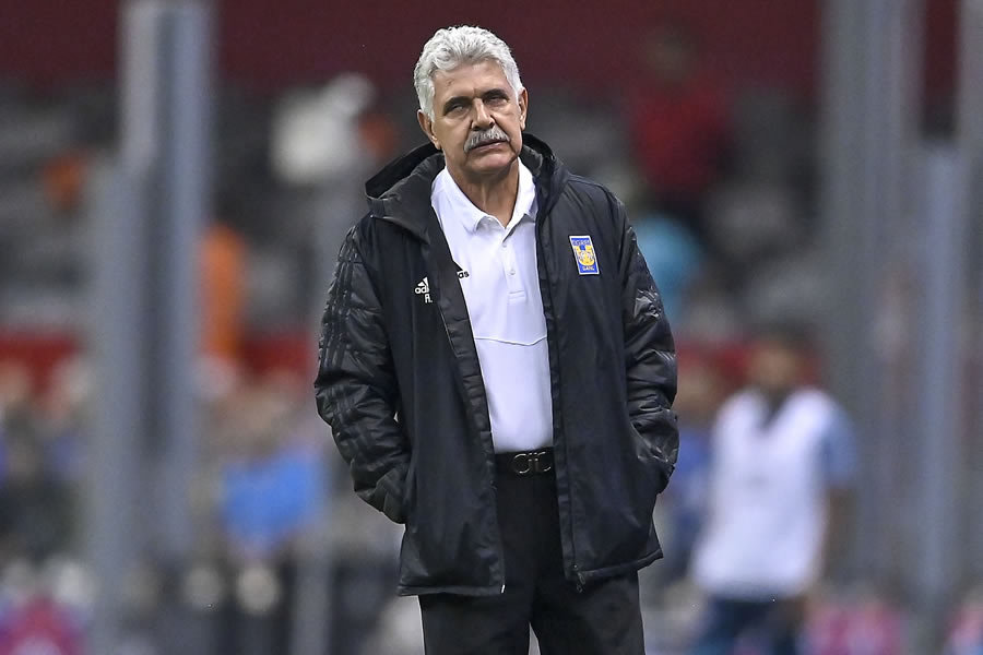 El Tuca no pudo ocultar su frustración por la derrota ante La Máquina. FOTO: Imago7.