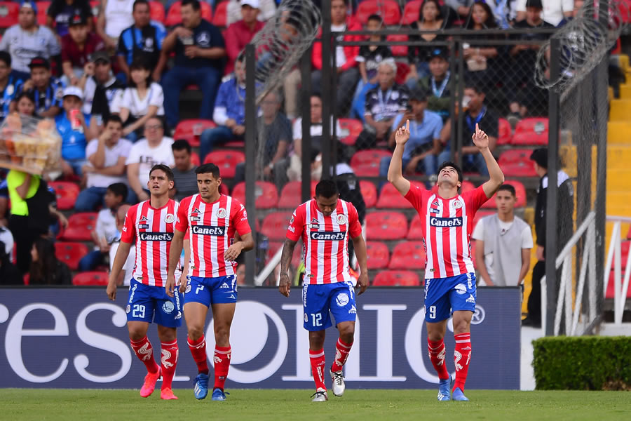 Nico Ibáñez festeja su anotación ante los queretanos. FOTO: Mexsport.