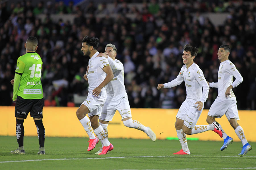 Eduardo Aguirre festeja su tanto ante Juárez. FOTO: Mexsport.