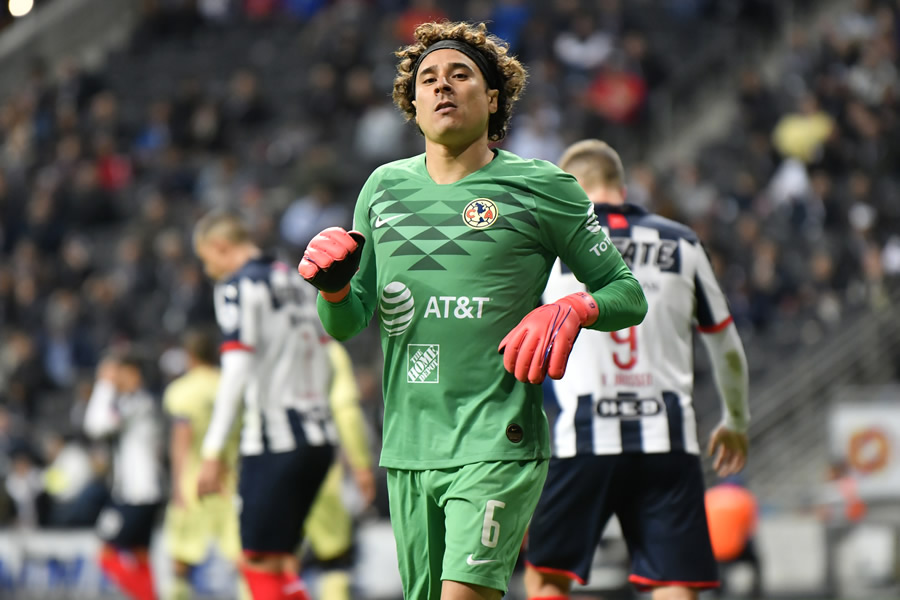 Guillermo Ochoa, exultante en el Gigante de Acero. (Foto: Imago7)