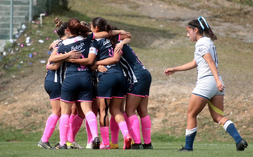 Las jugadoras de Rayadas celebran uno de los goles. (Foto: Imago7)