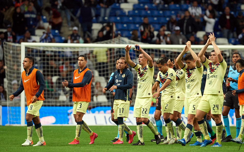 Los jugadores del América celebran su primer triunfo en el BBVA. (Foto: Mexsport)