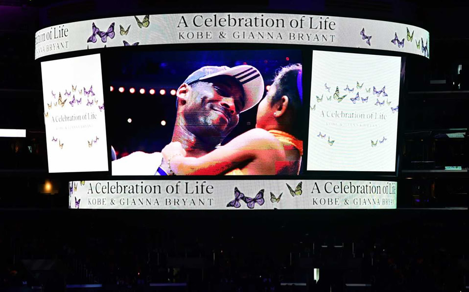 El emotivo homenaje a Kobe y Gianna Bryant fue en el Staples Center de L.A. (AFP)