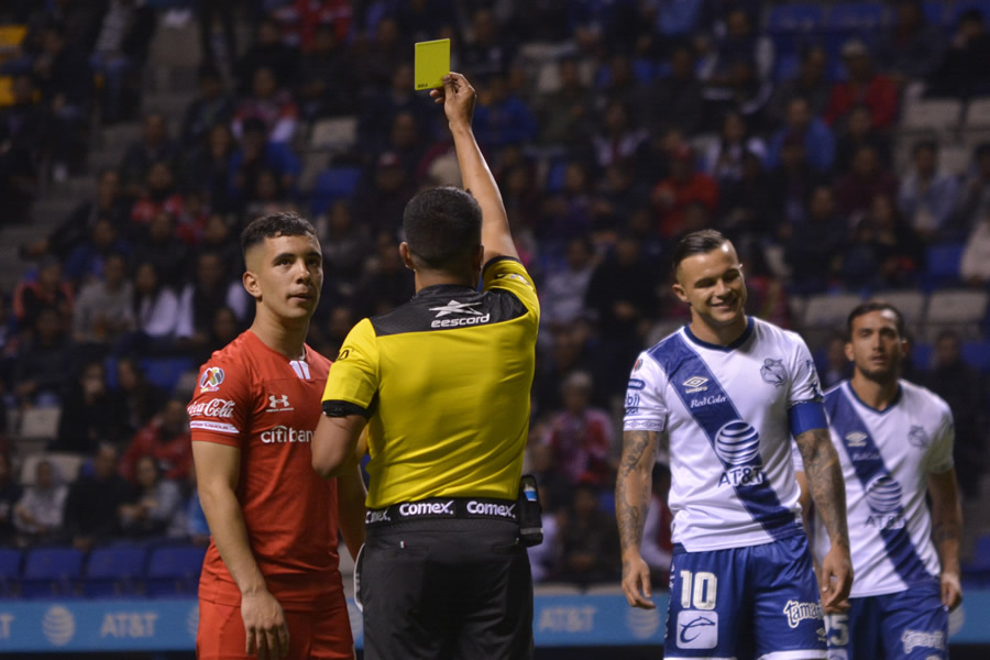 Leonardo Fernández solo fue amonestado en el juego Puebla-Toluca. (Foto: Imago7)
