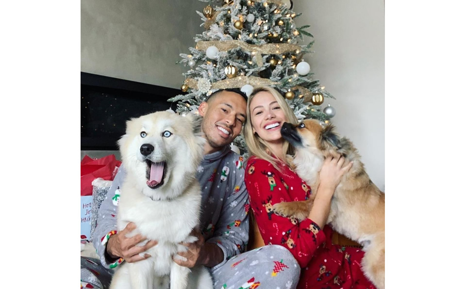 Dos hermosos perros son los que tiene Carlos Correa