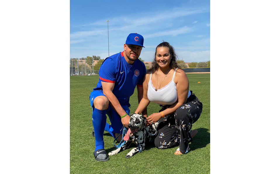 Kyle Schwarber (Cubs) con una visita especial en el Spring Training