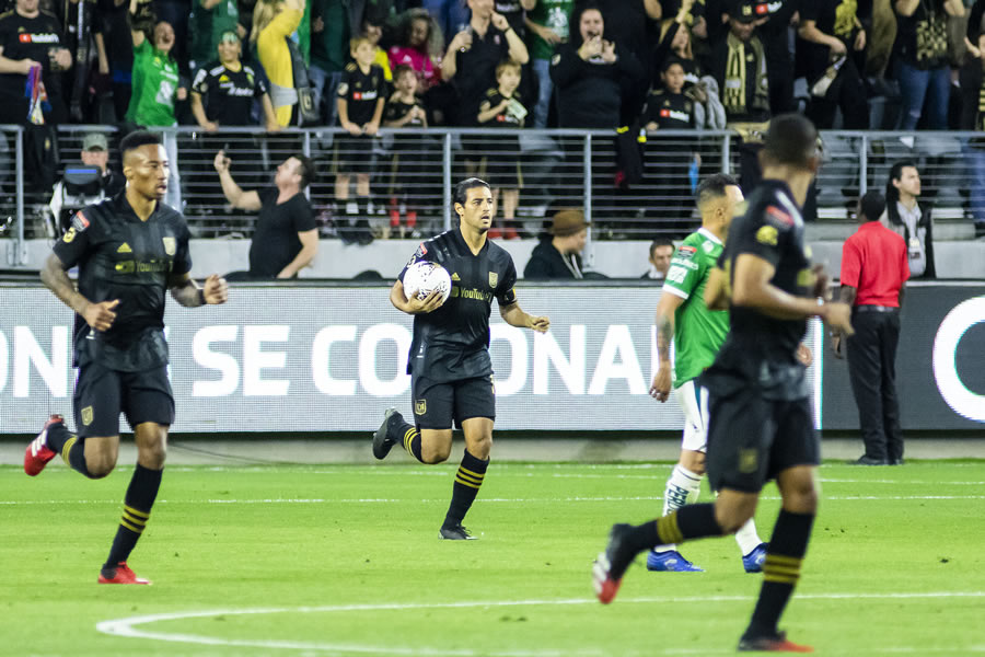 Tras el gol anulado, Carlos Vela se desquitó con una anotación que sí contó. (Foto: Imago 7)