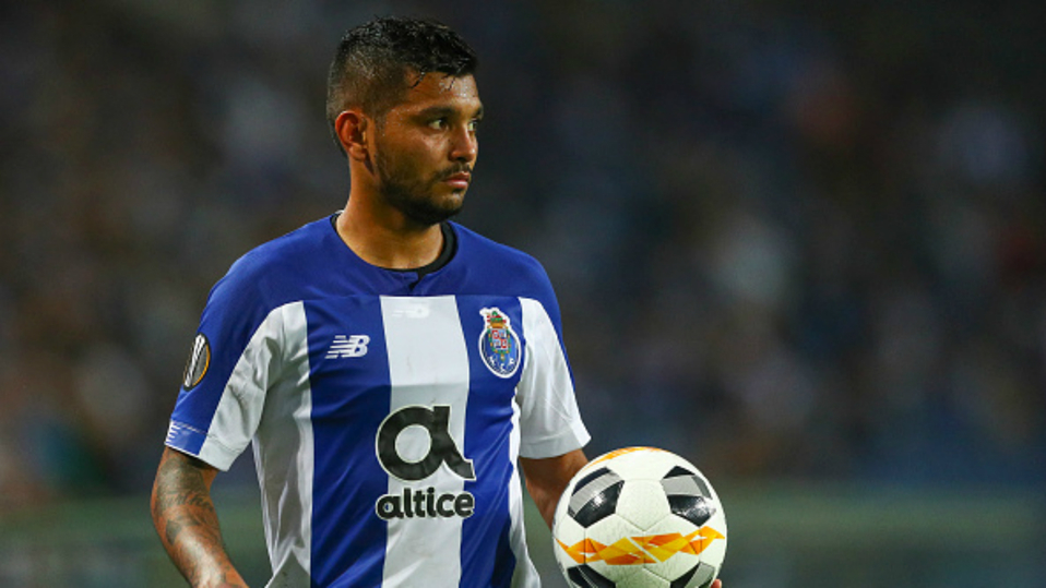 Tecatito Corona y los Dragones buscan darle la vuelta al marcador frente al Bayer Leverkusen.