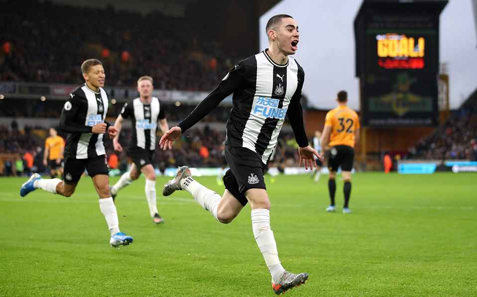 El Newcastle prohíbe a jugadores tomarse las manos por el coronavirus (Twitter @premierleague)