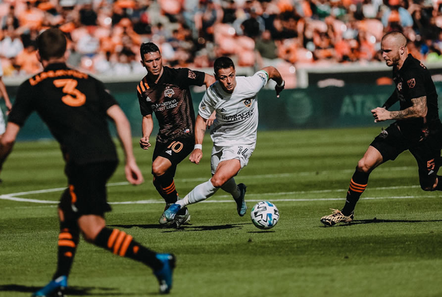 El Chicharito Hernández disputó los 90 minutos en su debut con el Galaxy. FOTO: @LAGalaxy_Es